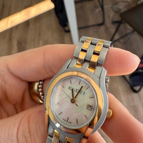 Vintage Gucci 5500L Women’s Two-Tone Watch | Swiss Made | Mother-of-Pearl Dial - Picture 7 of 7